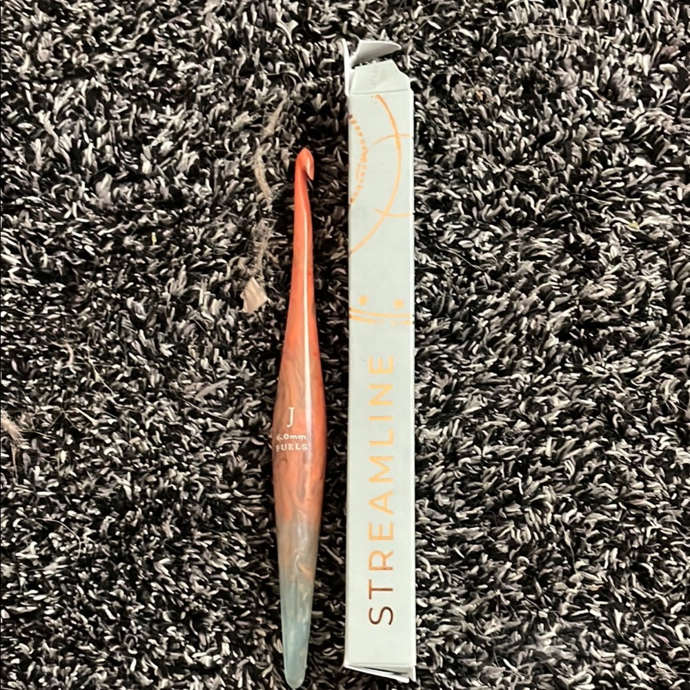 Streamline Crochet Hook - orangeand Blue